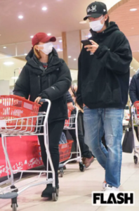 【画像】近所のスーパーで買い物をした山本舞香と伊藤健太郎